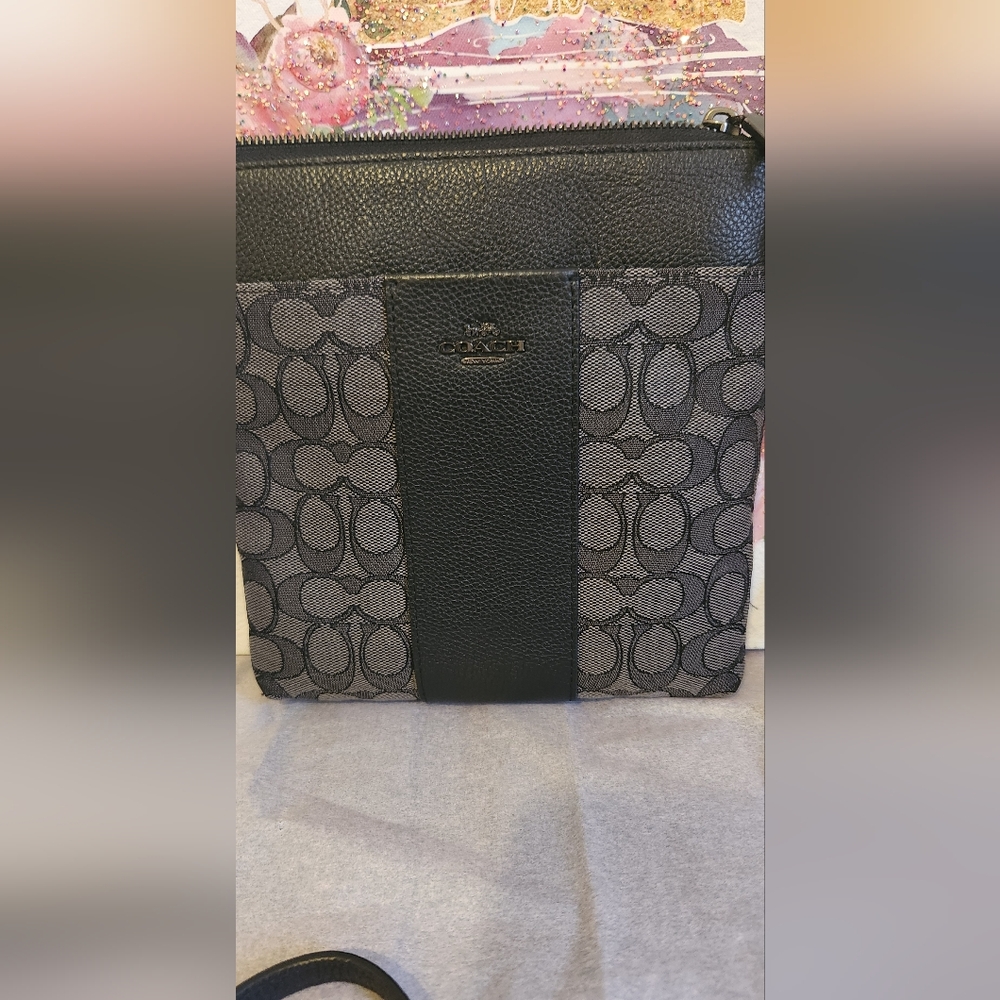 NWOT Brand New signature Coach crossbody - Picture 11 of 11